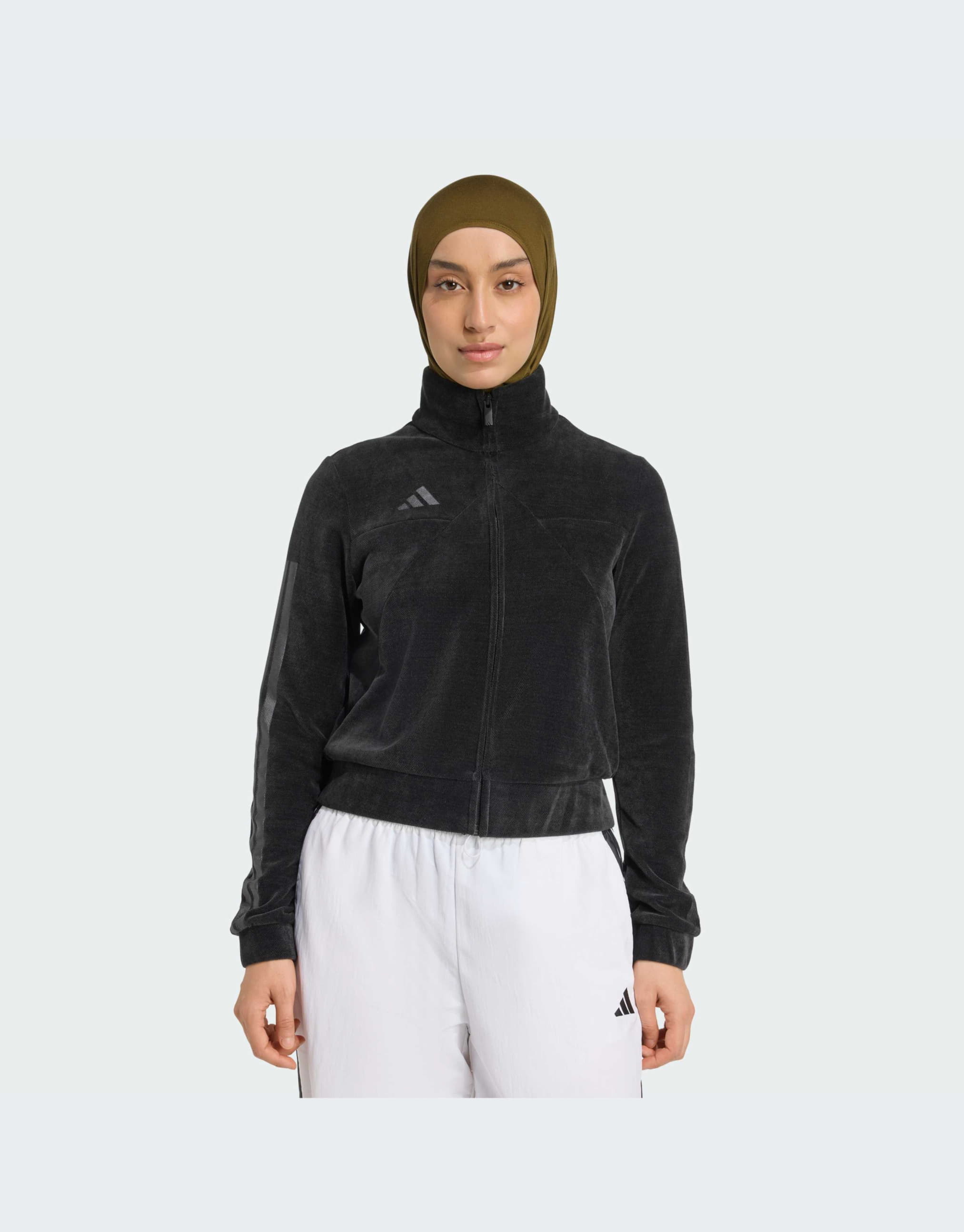 Adidas, Üst geyimi