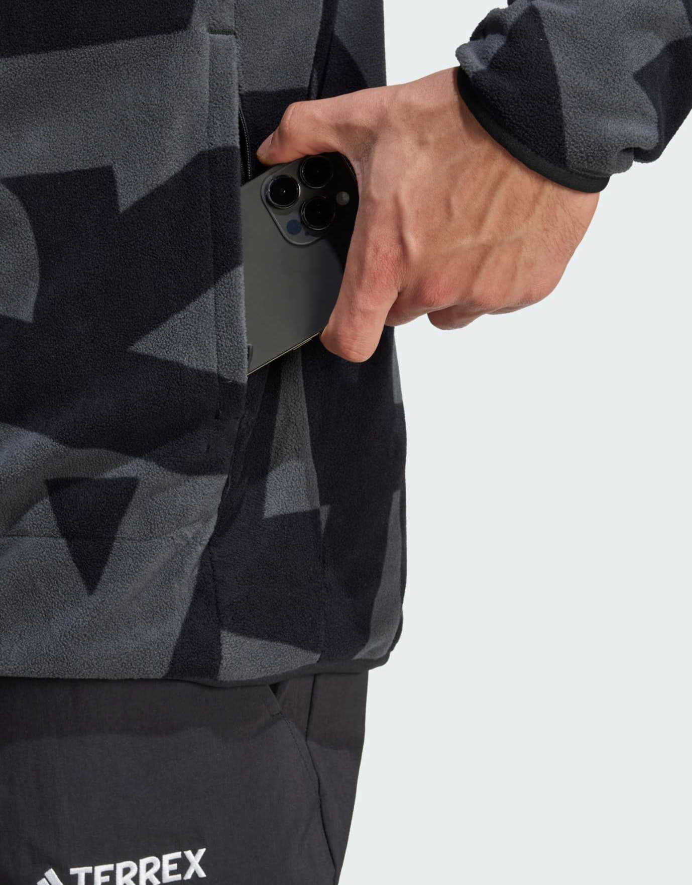 Adidas Adidas, Üst geyimi – 3