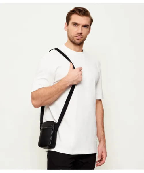 Calvin Klein Çiyindən asmalı çantalar