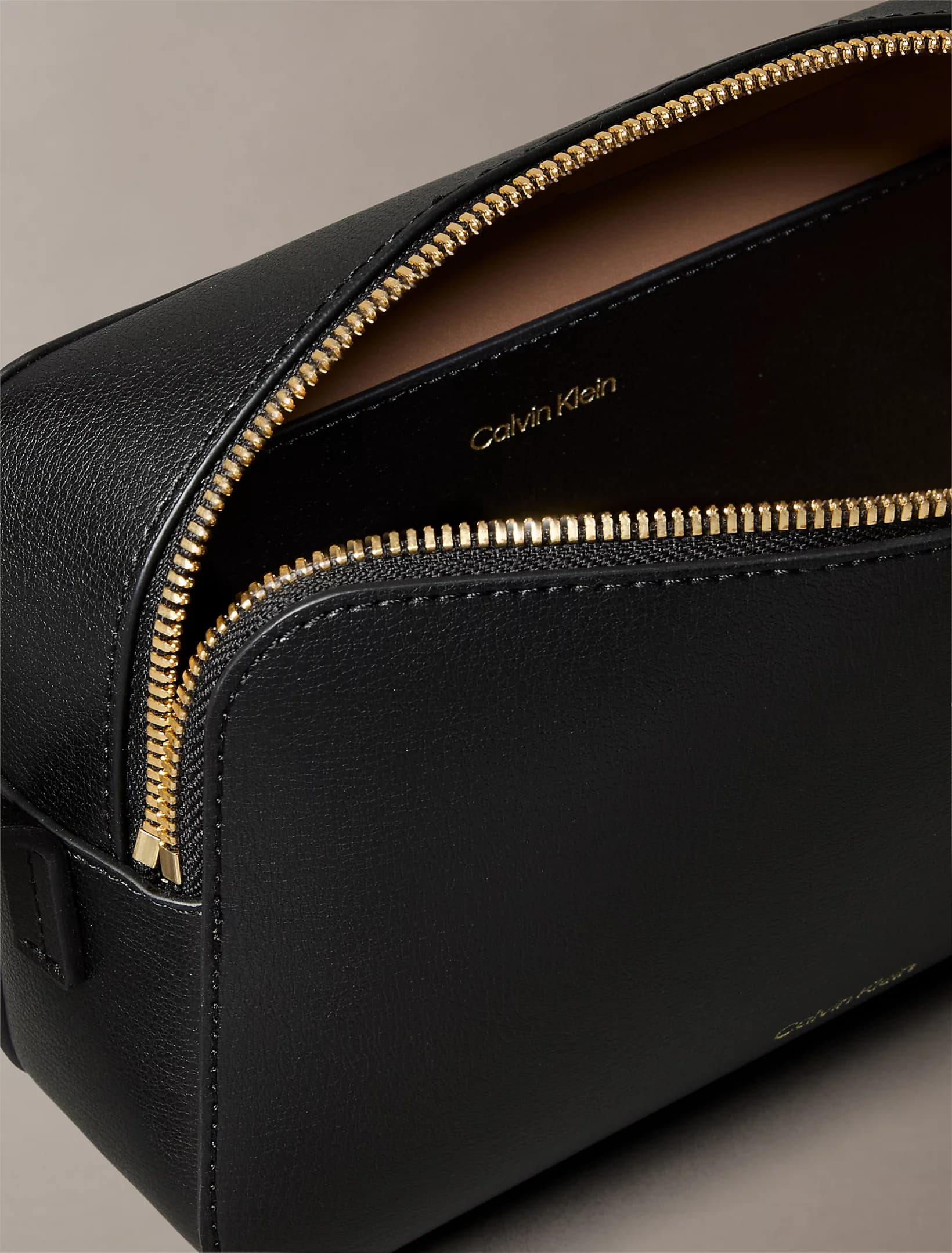 Calvin Klein Calvin Klein, Çiyindən aşırmalı çantalar – 3