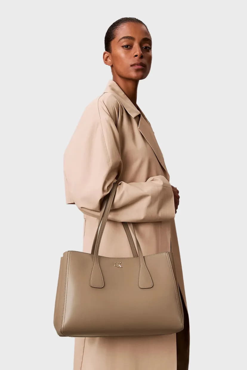 Calvin Klein Böyük həcmli çantalar